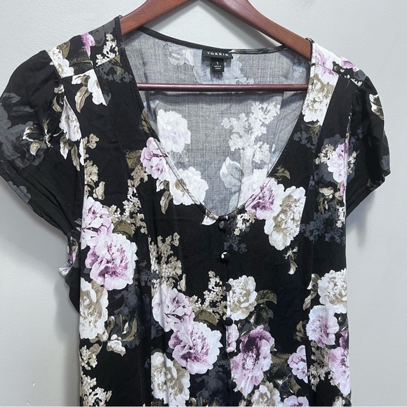 Torrid Stretch Challis Lace-Up Back Top Size 1x - Picture 4 of 10